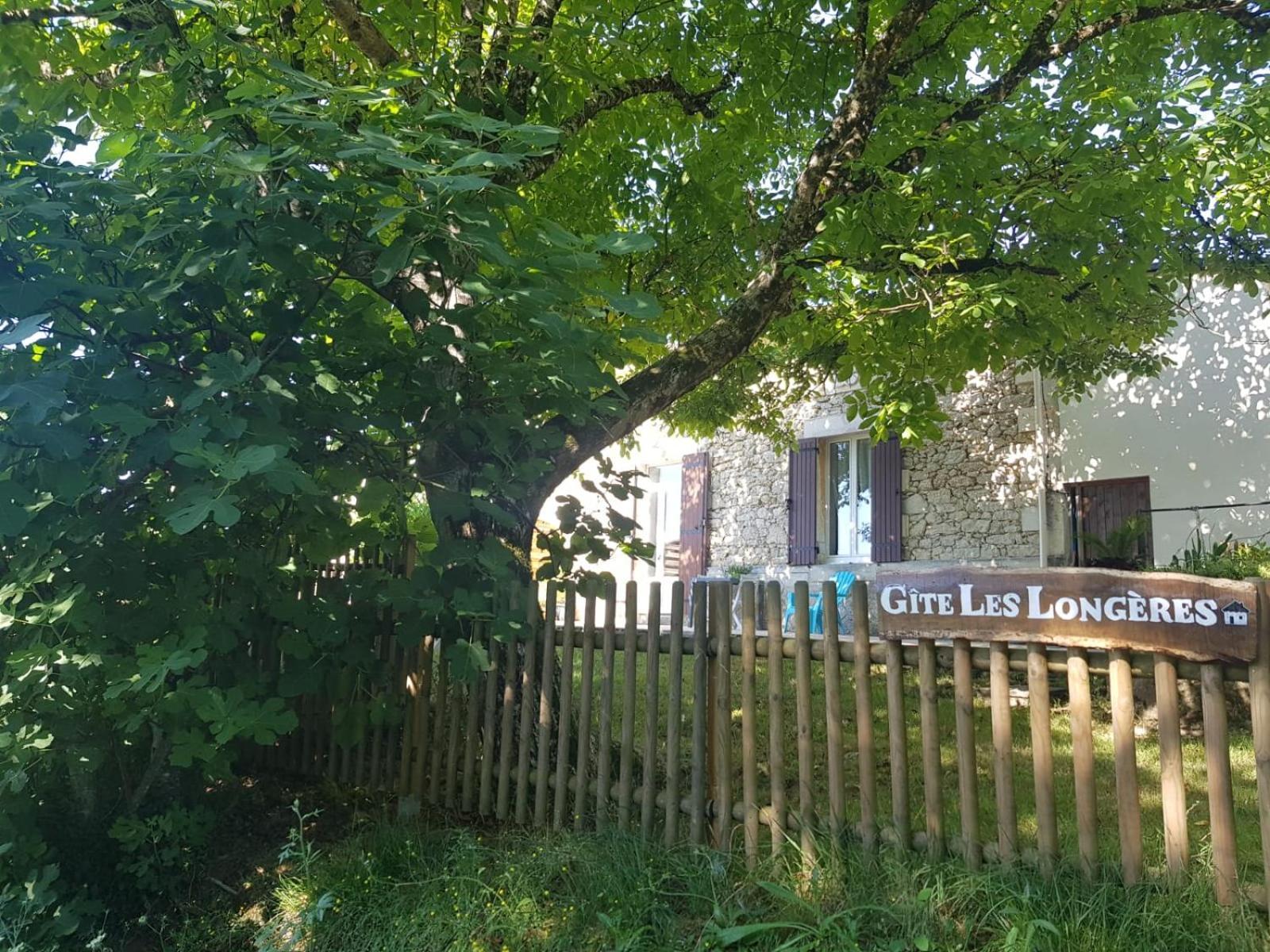 Gite Les Longeres Montazeau Exteriör bild